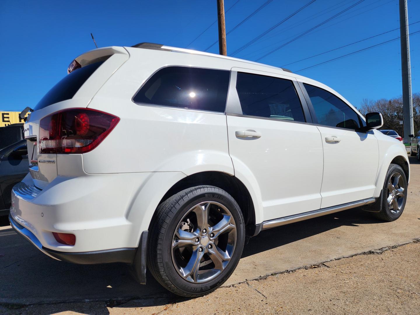 2014 DIAMOND WHITE /BLACK DODGE JOURNEY CROSSROAD CROSSROADS (3C4PDCGB0ET) , AUTO transmission, located at 2660 S.Garland Avenue, Garland, TX, 75041, (469) 298-3118, 32.885551, -96.655602 - CASH$$$$$$ SPORT UTILITY....MUST SEE! LIKE NEW INSIDE/OUT! This is a LOADED 2014 DODGE JOURNEY CROSSROAD! PUSH START! NAVIGATION! BACK UP CAMERA! HEATED SEATS! HEATED STEERING WHEEL! 3RD ROW! BLUETOOTH! Come in for a test drive today. We are open from 10am-7pm Monday-Saturday. Call us with any - Photo#3